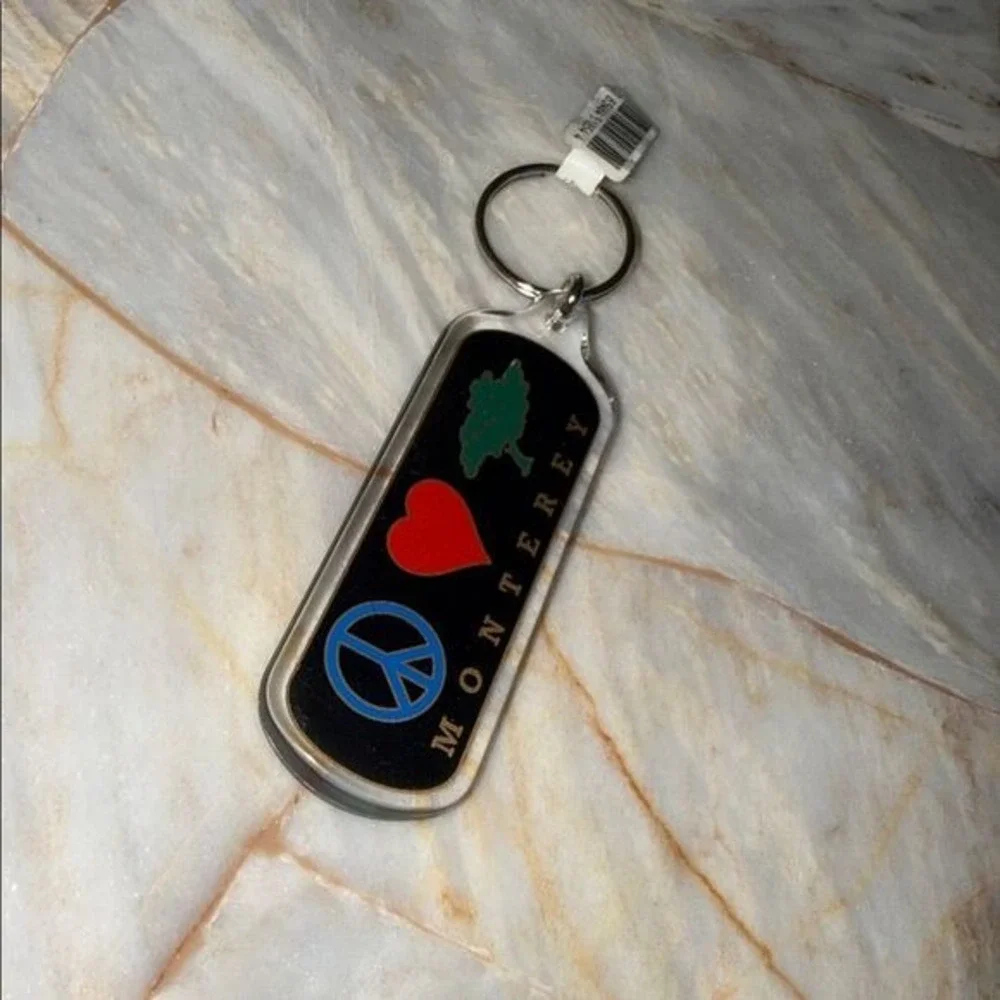 SNC Monterey Carmel By The‎ Sea California Peace Heart Cypress Keychain NWT